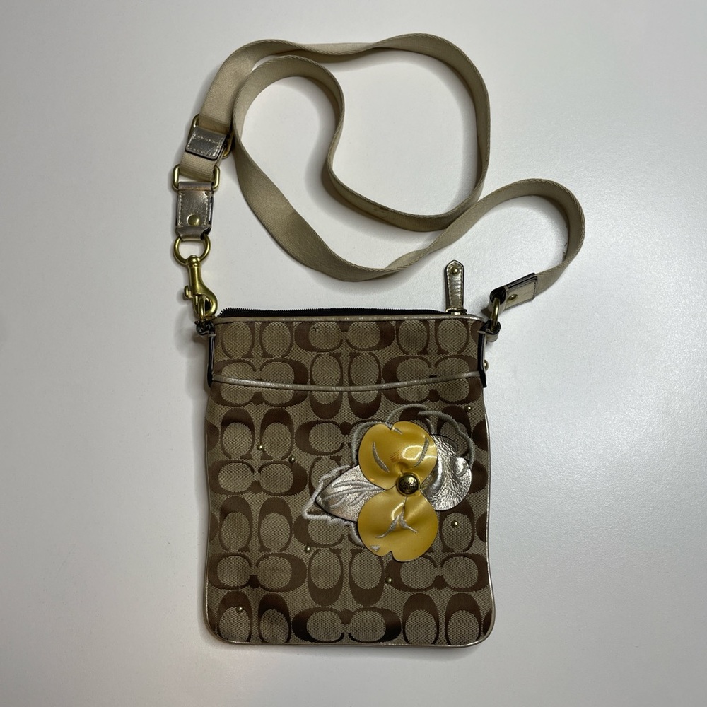 Vintage Coach Monogram Canvas Cross Body Messenger Bag Pouch Floral Aplique Used